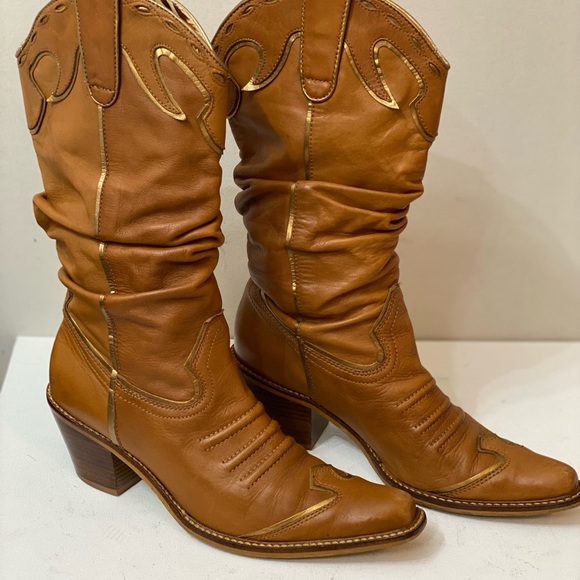 Gianni Bini wade 21 brown women’s Cowboy Boots with gold stripes. Size 7.5M - Picture 9 of 9